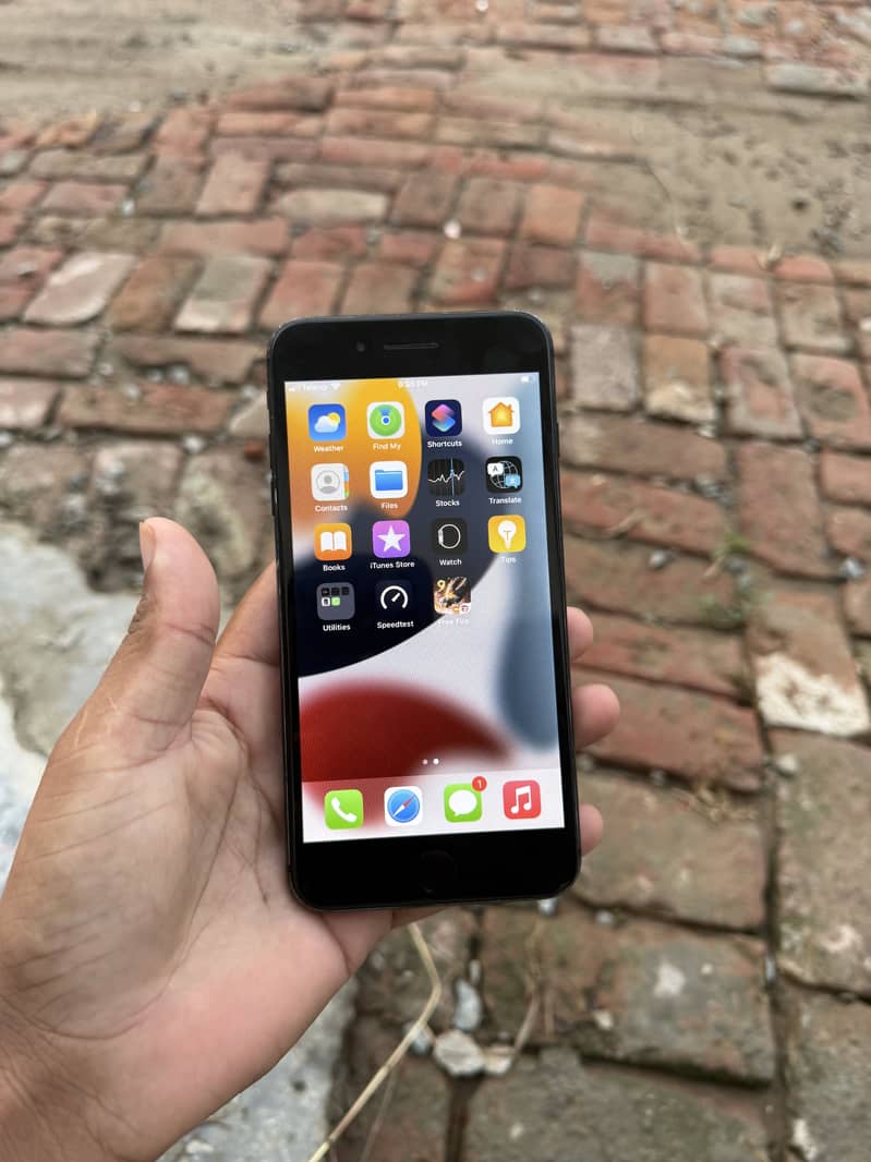 Apple iPhone 7 Plus 0