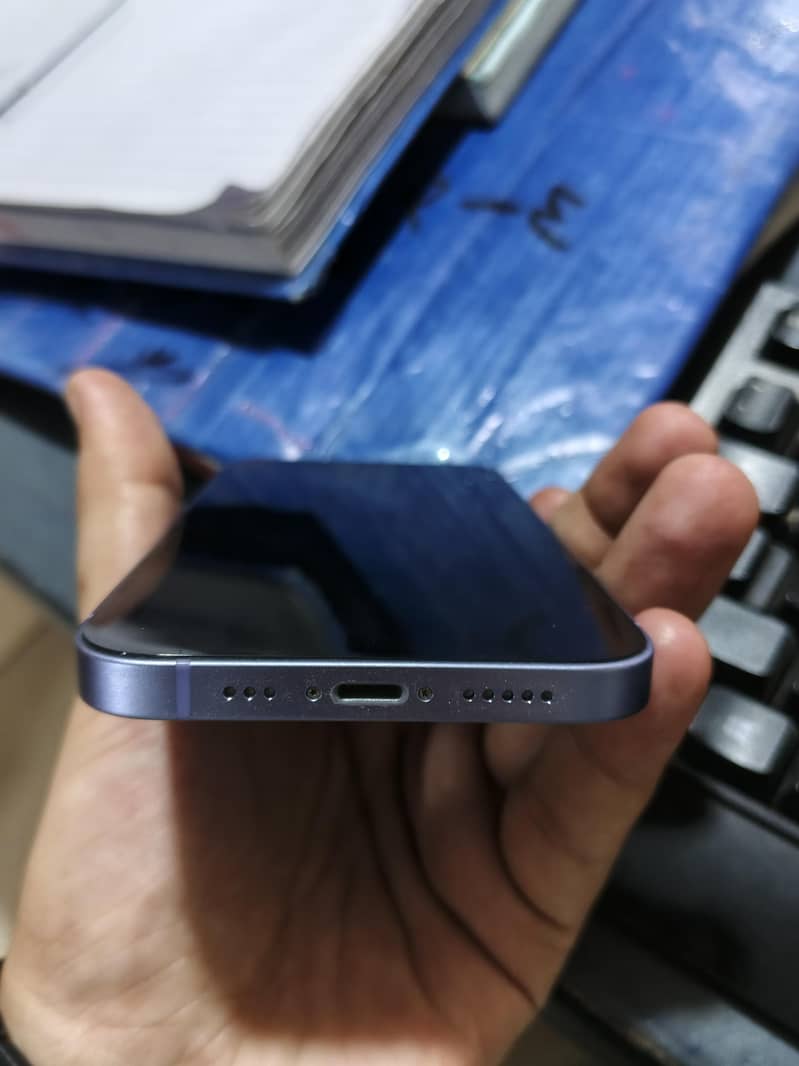 Apple iPhone 12 3