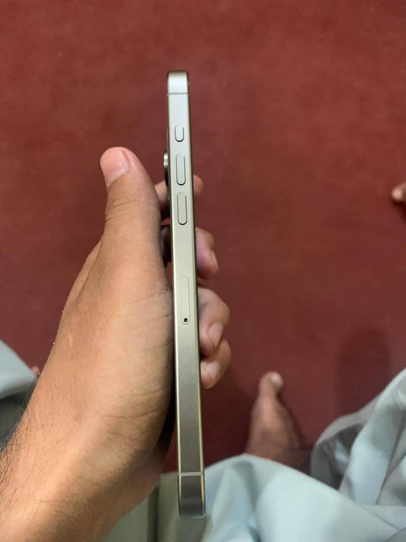 iPhone 15 Pro Max 2