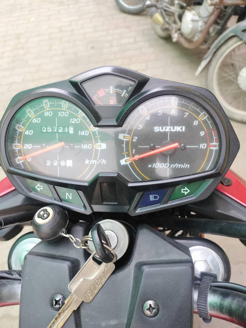 SUZUKI 4