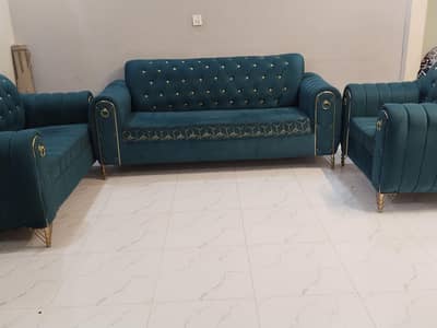 zinc. colour sofa set used but condition 100 out of 90 3 2 1 sofa set