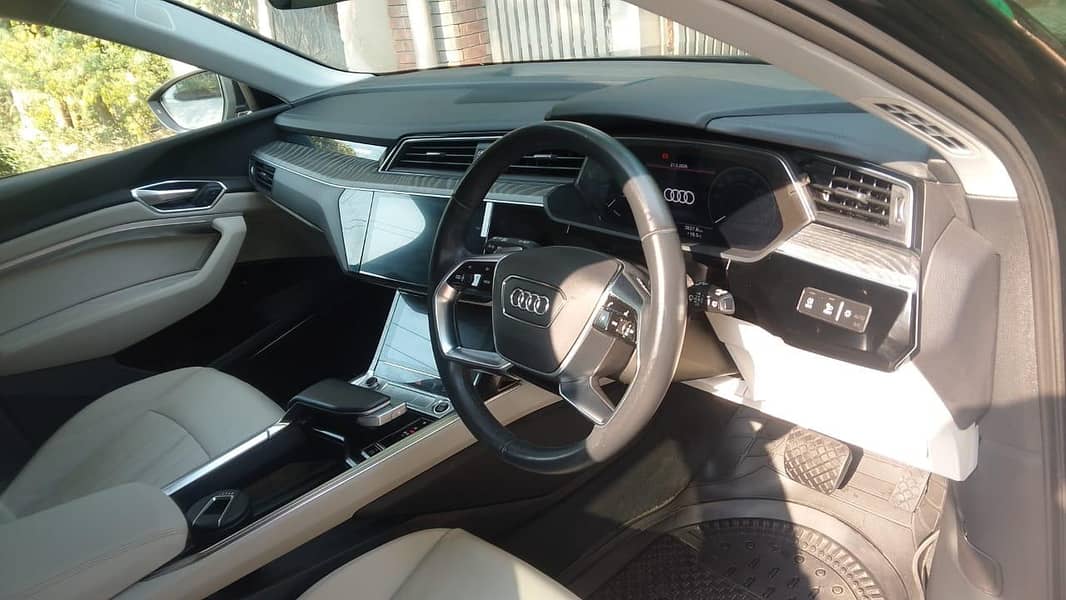 Audi E-Tron 2022 9