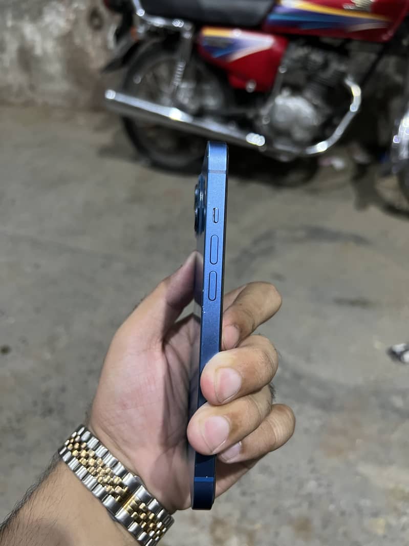 Apple iPhone 13 3