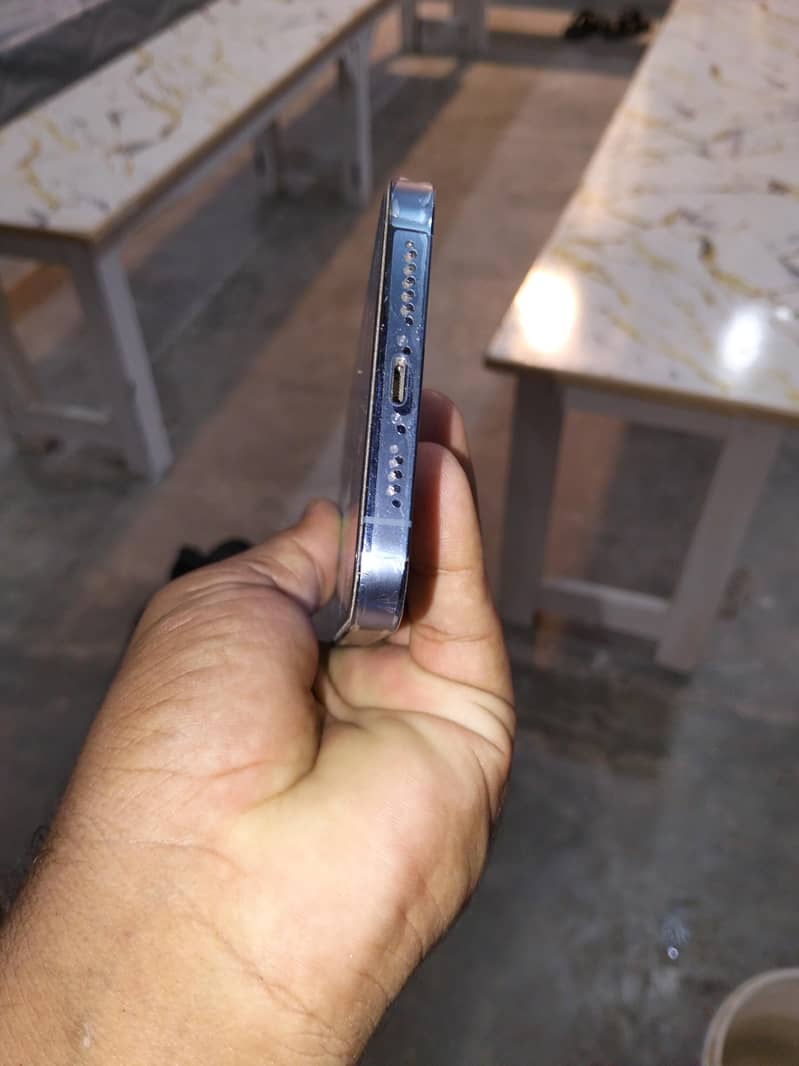 Apple iPhone 13 Pro Max 4