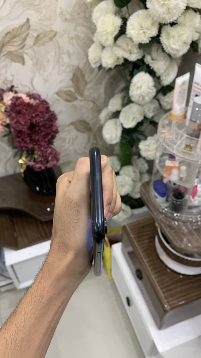 Apple iPhone XR 4