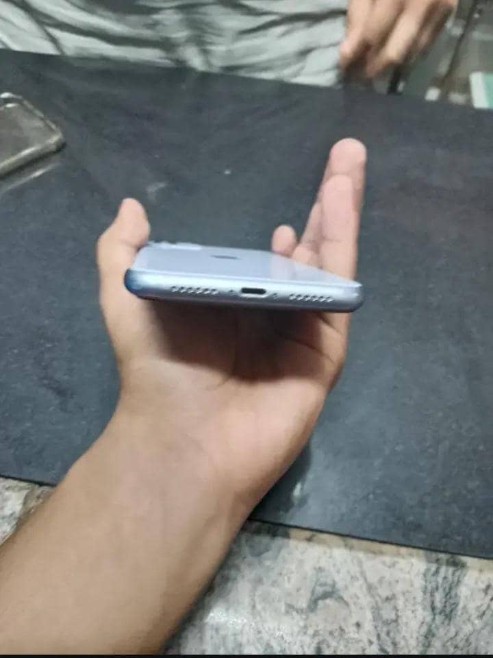 Apple iPhone 11 3