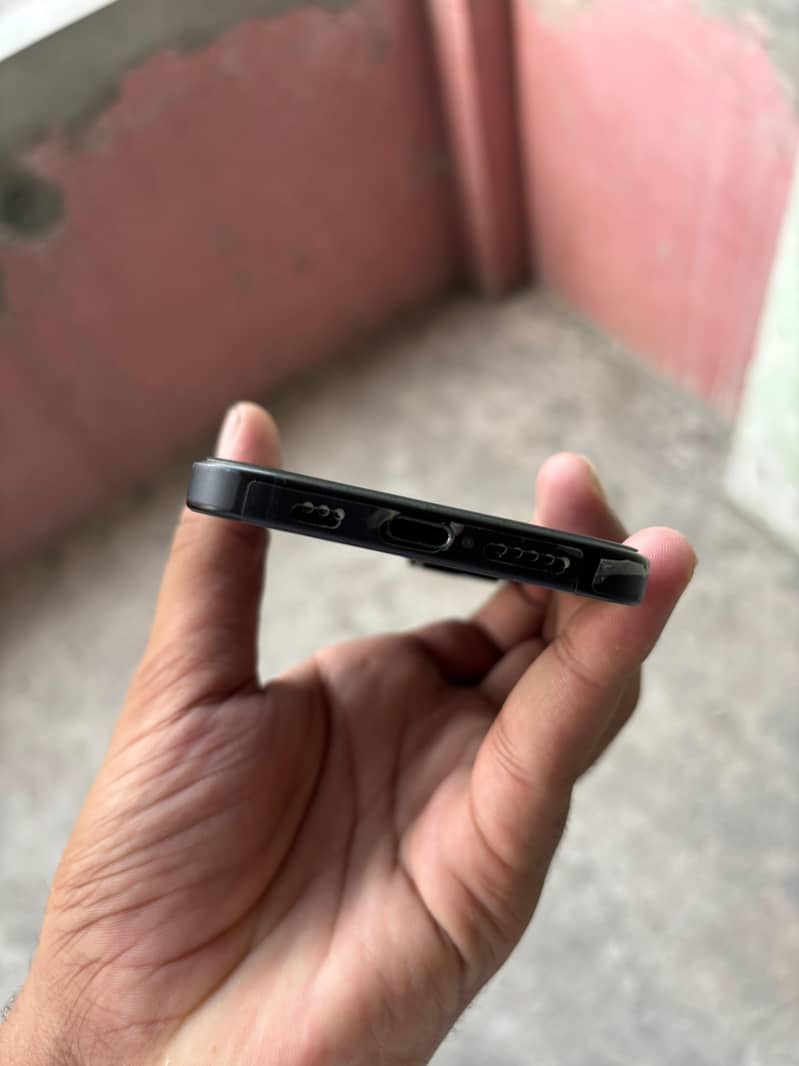 Apple iPhone 15 4