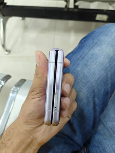 samsung z flip 3  sale / exchange possible with upper model