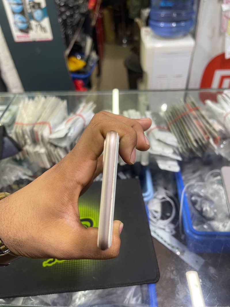 Apple iPhone 8 Plus 3