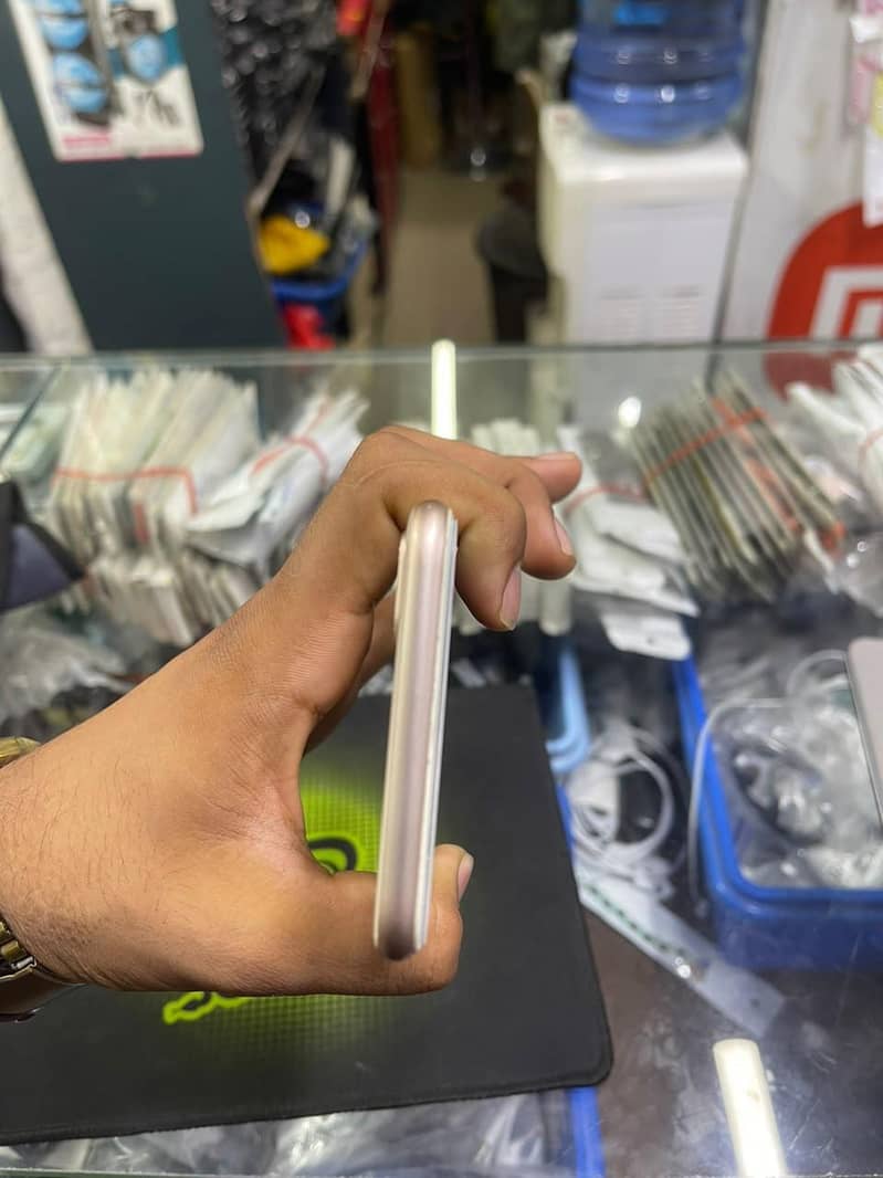 Apple iPhone 8 Plus 4