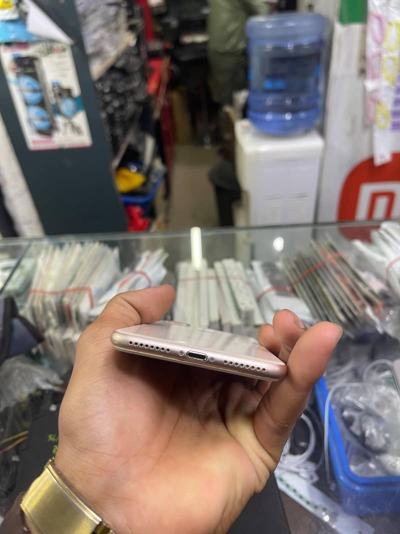 Apple iPhone 8 Plus 5