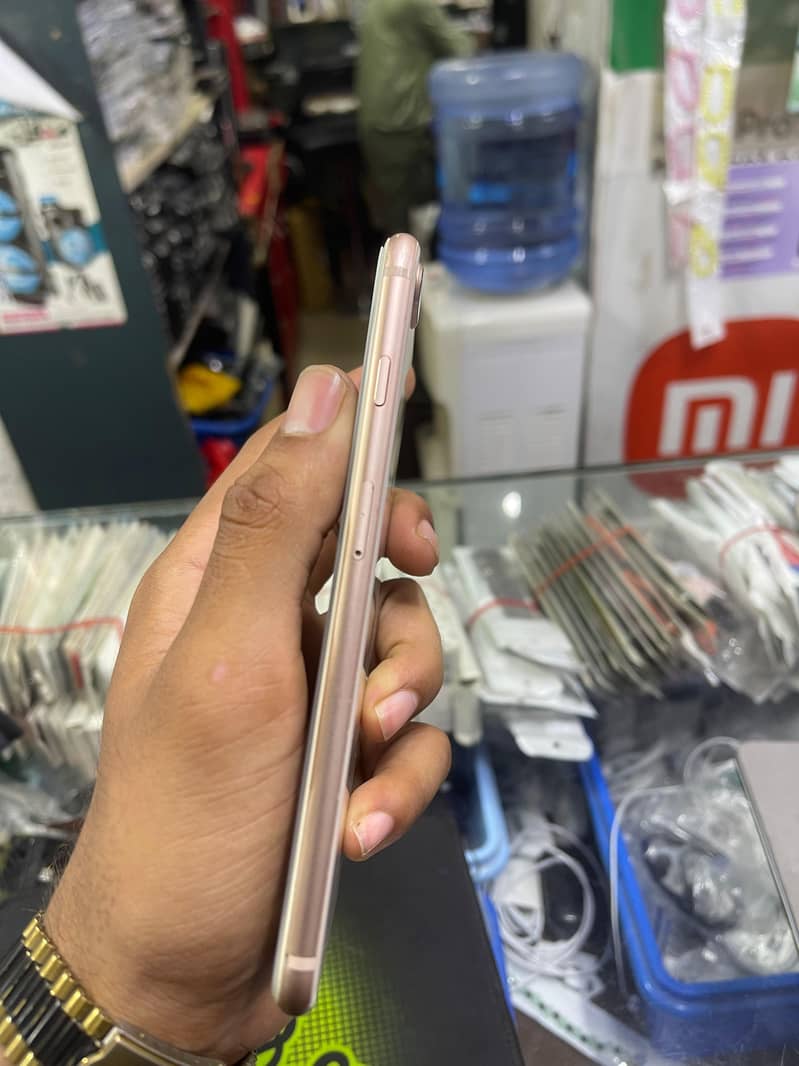 Apple iPhone 8 Plus 6