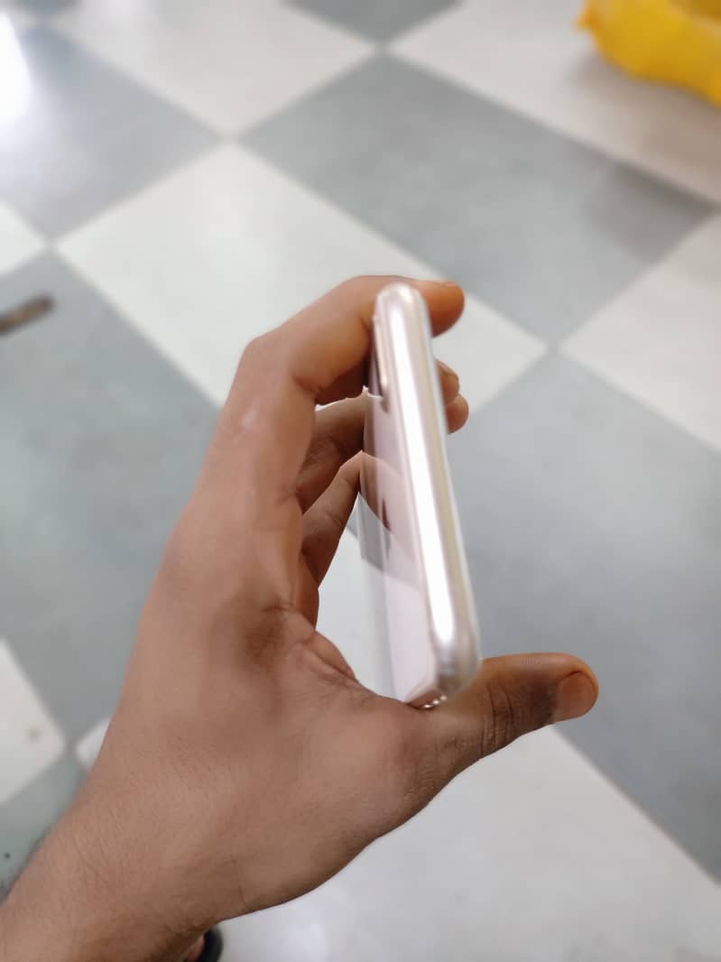 Apple iPhone 8 Plus 3