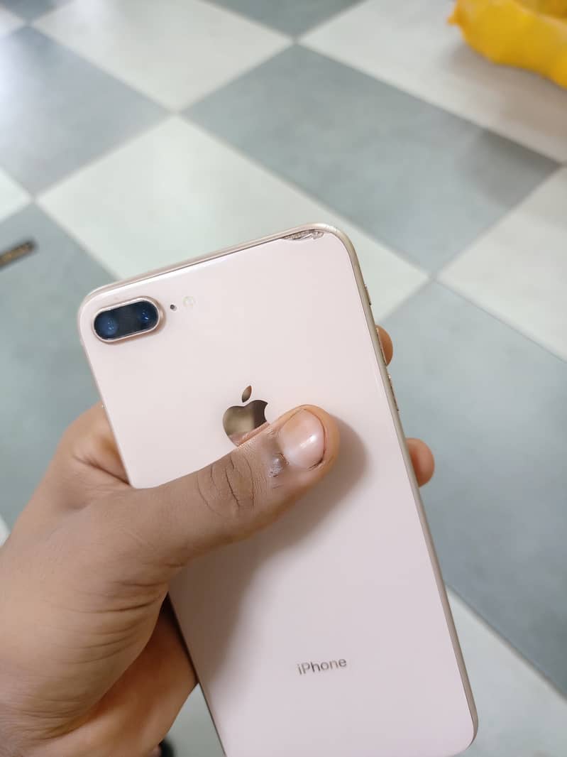 Apple iPhone 8 Plus 4