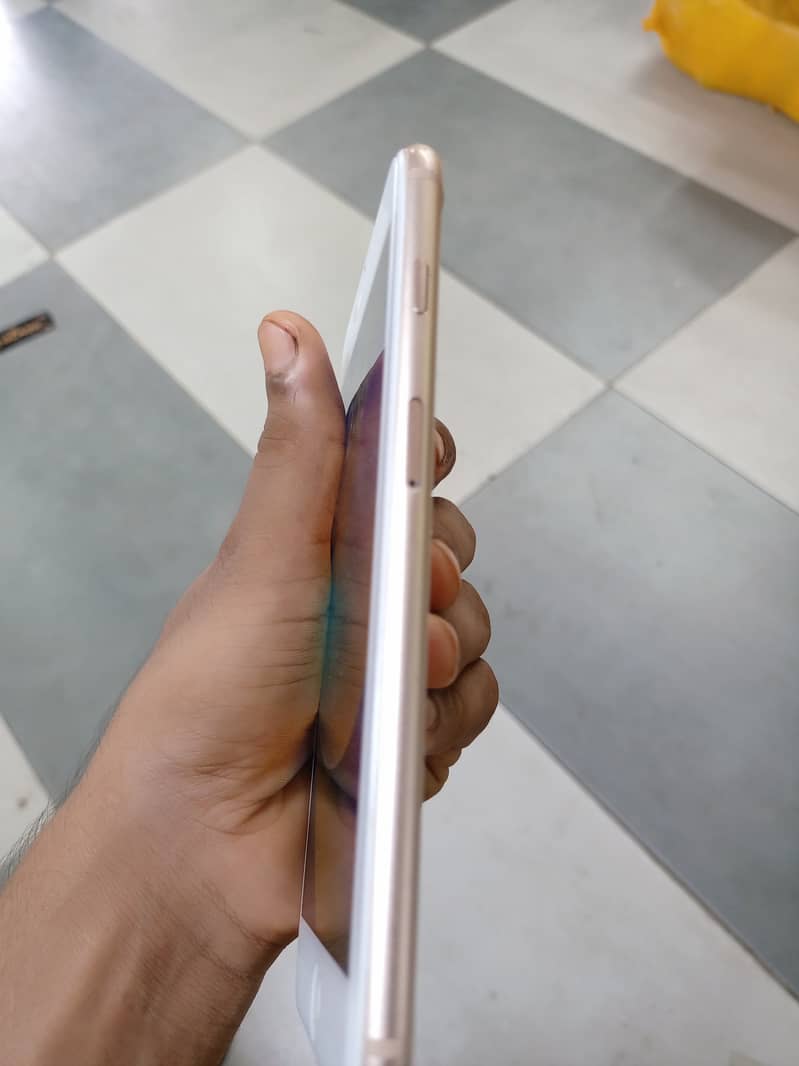 Apple iPhone 8 Plus 5