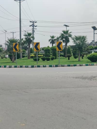 10 MARLA PLOT FOR SALE 40 FEET ROAD IDEAL LOCATION