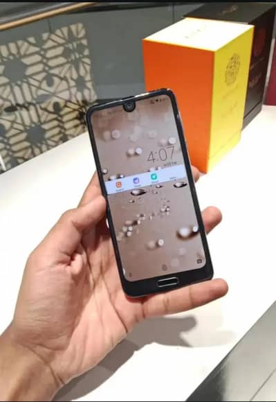 Sharp Aquos R2