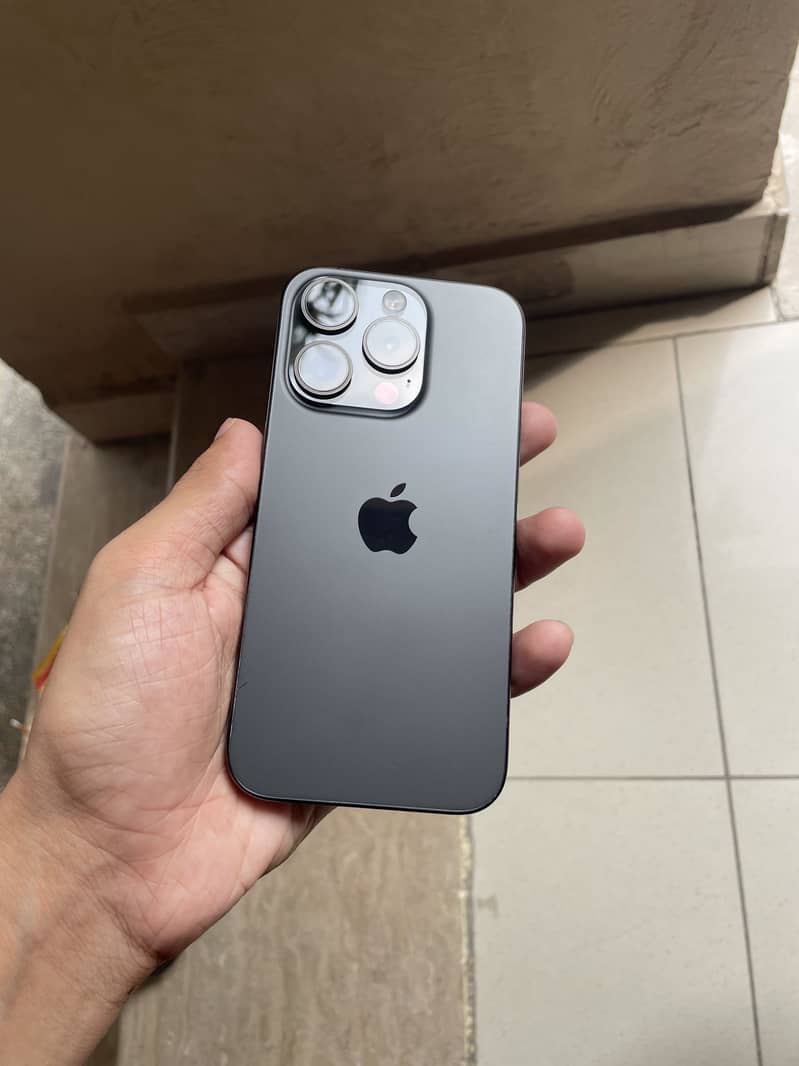 Apple iPhone 15 Pro 0