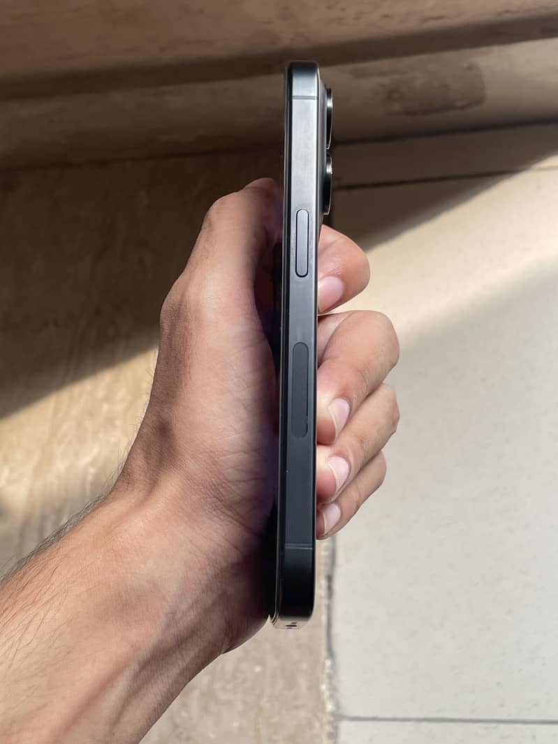 Apple iPhone 15 Pro 2