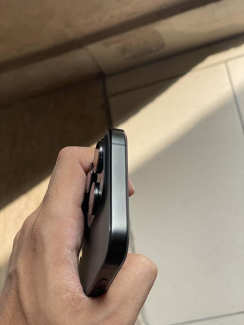 Apple iPhone 15 Pro 3