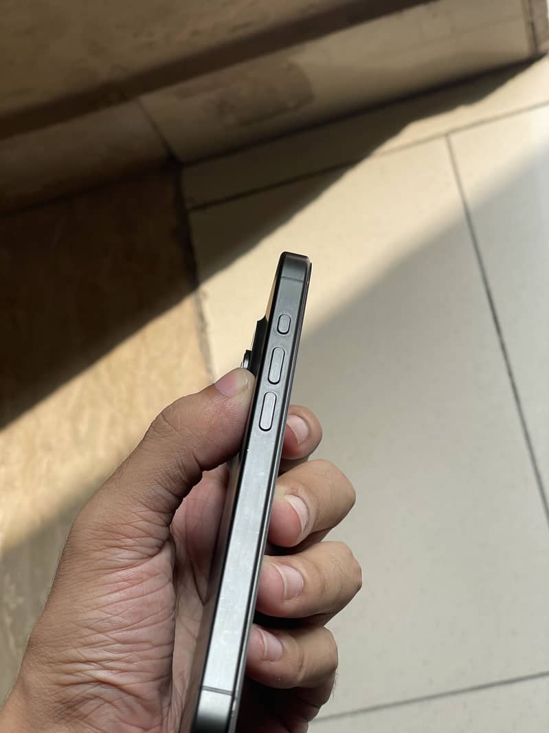 Apple iPhone 15 Pro 4