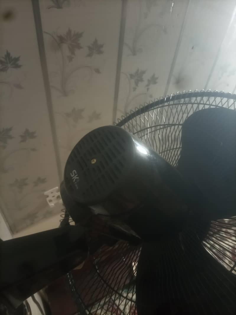 bracket fan 1