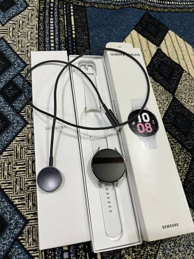 Samsung galaxy watch 5 44mm Silver brand new condition watch