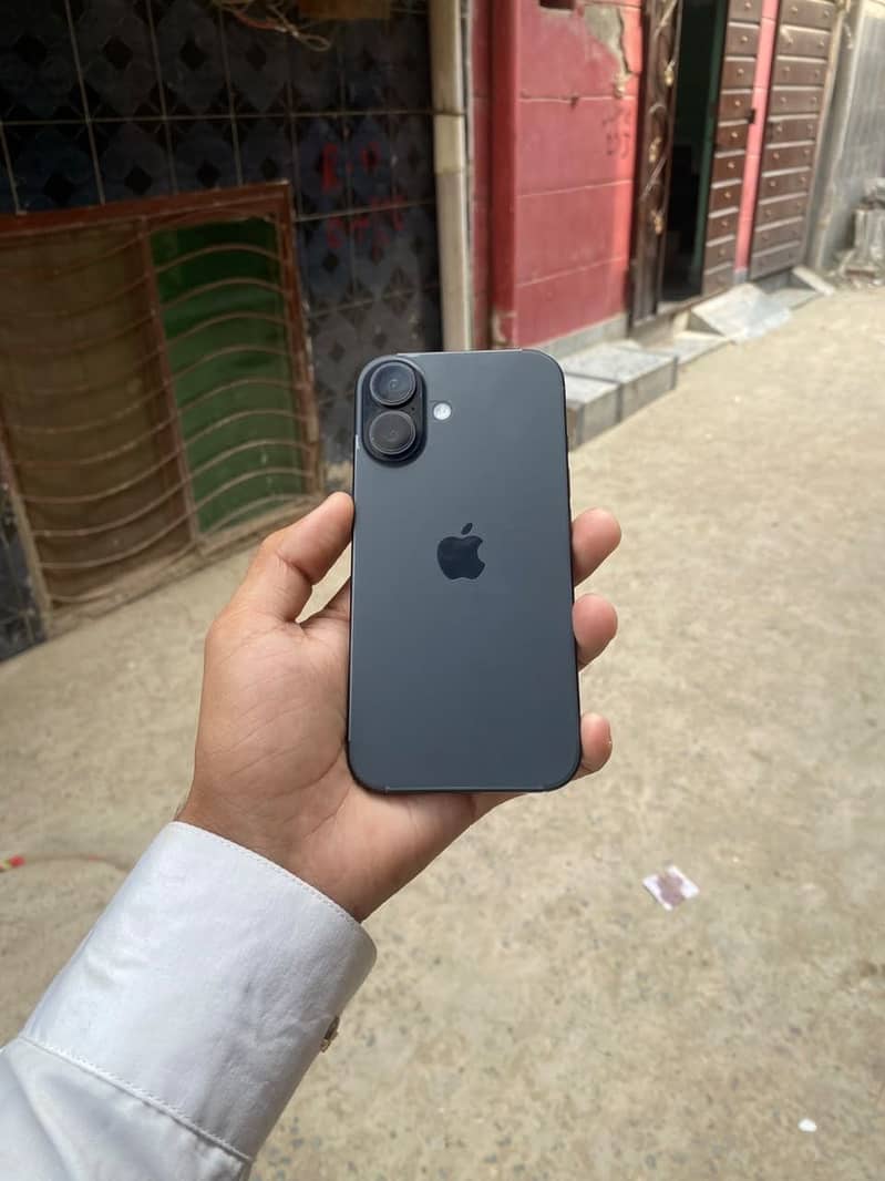 Apple iPhone 16 0
