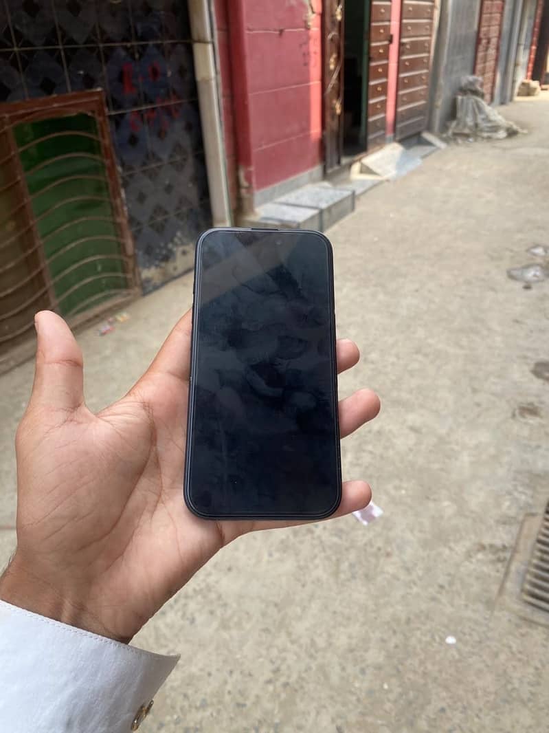 Apple iPhone 16 1