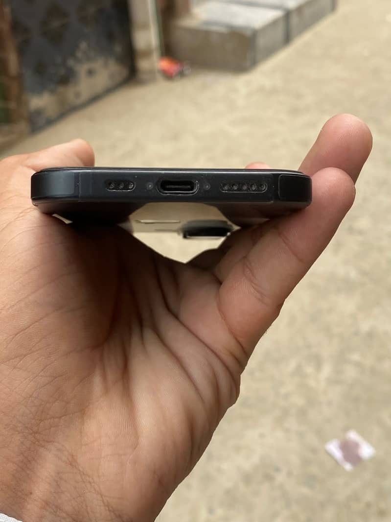 Apple iPhone 16 3