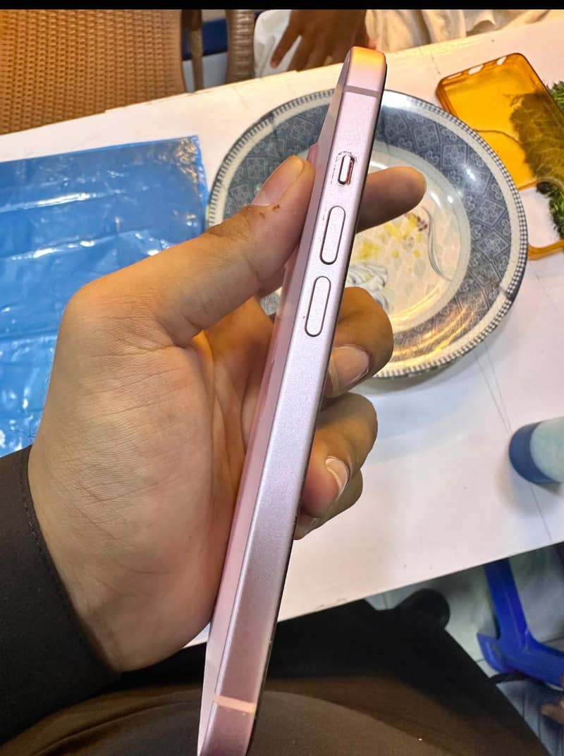 Apple iPhone 15 4