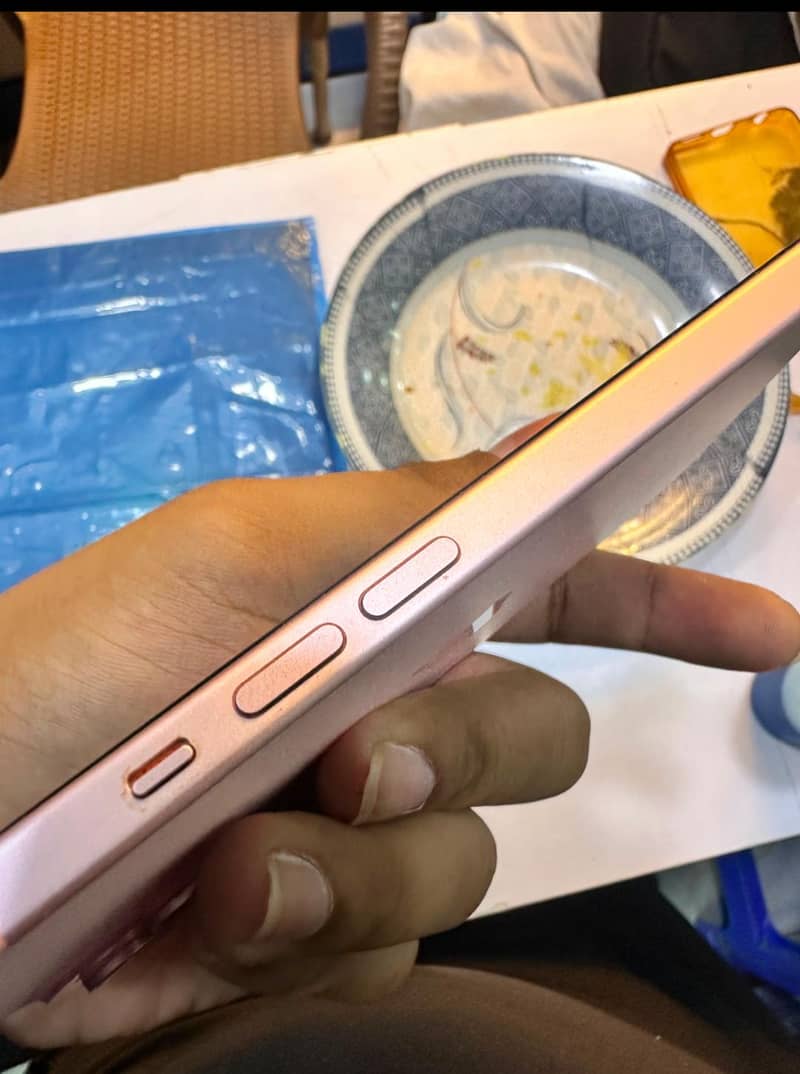 Apple iPhone 15 7