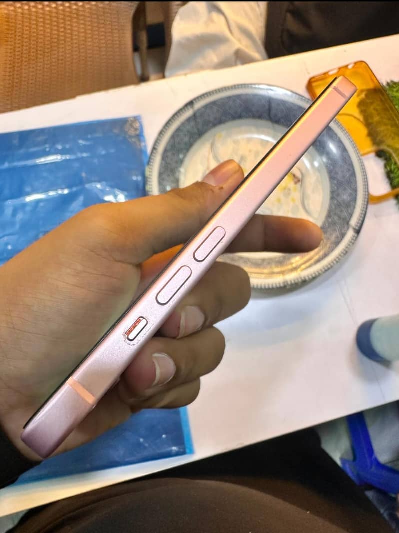 Apple iPhone 15 8