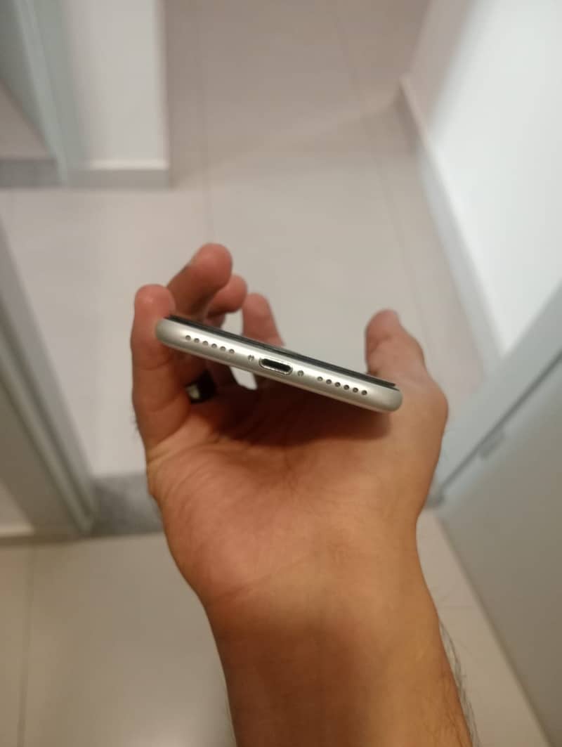 Apple iPhone SE 6