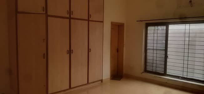 1 KANAL SINGLE STORY INDEPENDENT WITH SOLAR & THREE BED ROOMS AVAILABLE IN UET FOR RENT