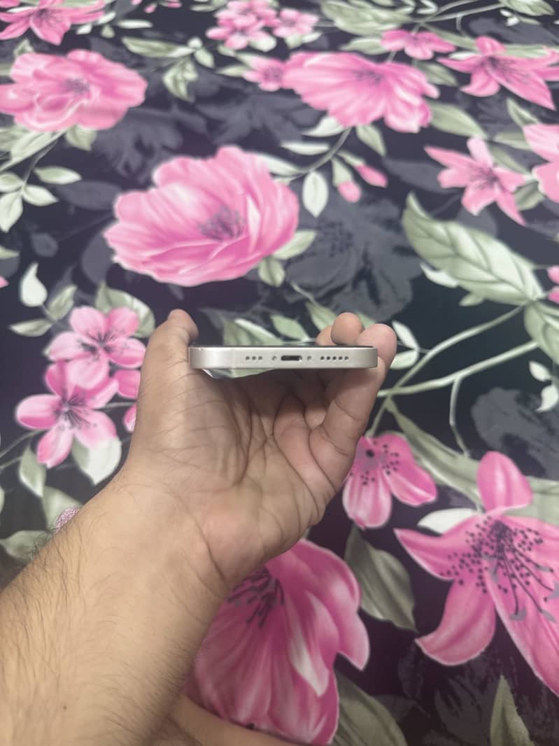 Apple iPhone 13 3
