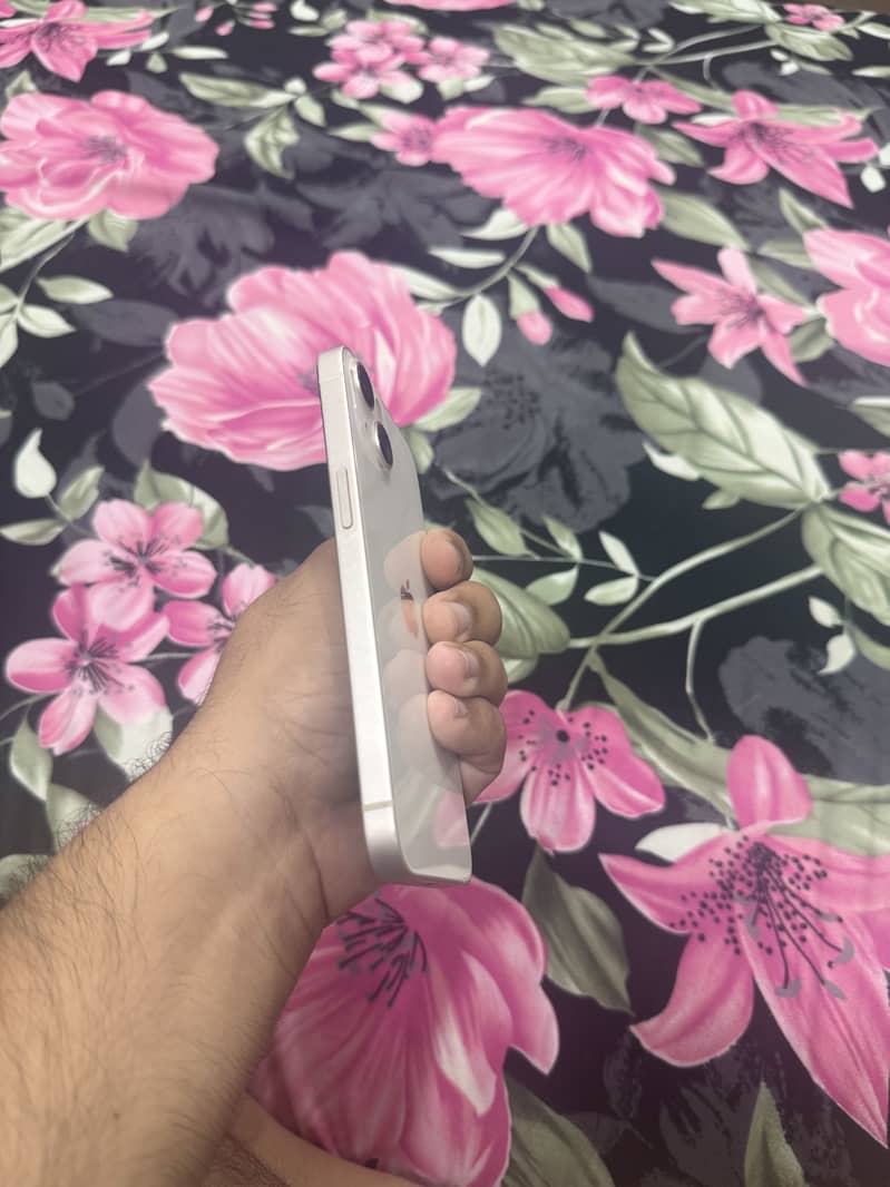 Apple iPhone 13 6