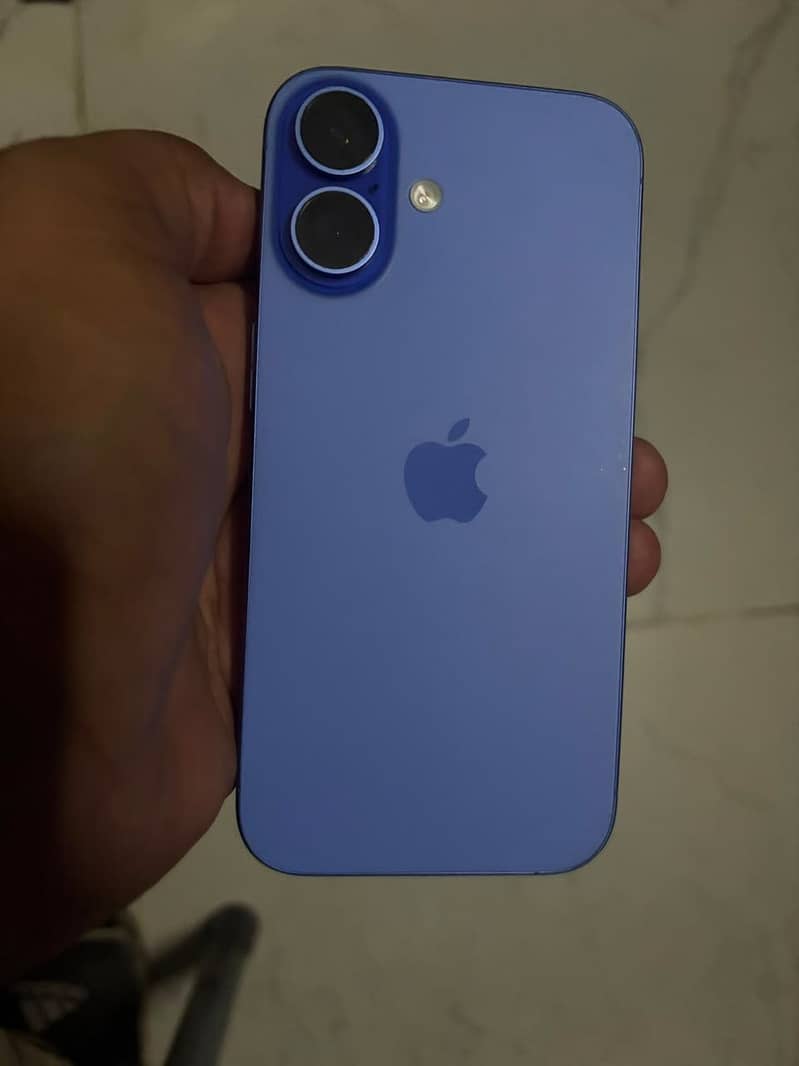 Apple iPhone 16 3