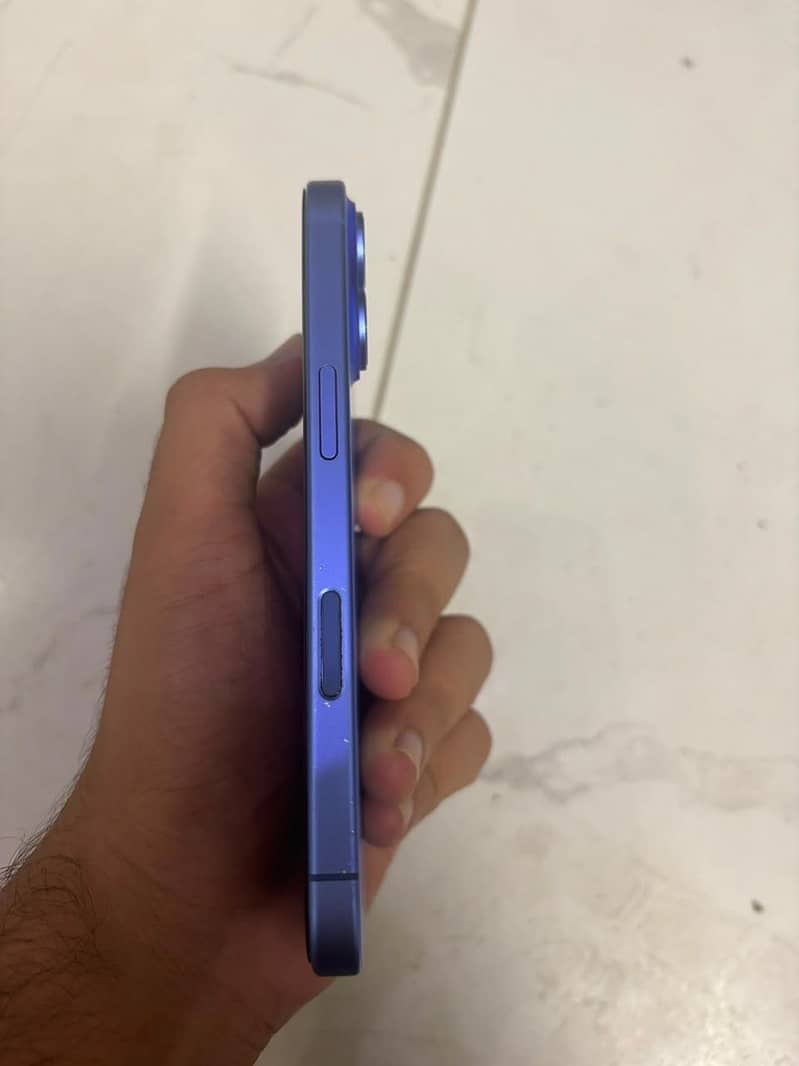 Apple iPhone 16 4