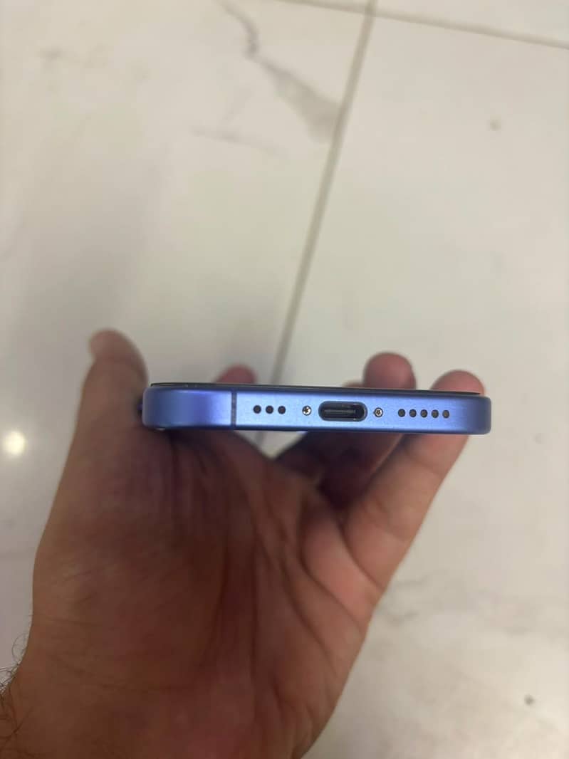 Apple iPhone 16 5