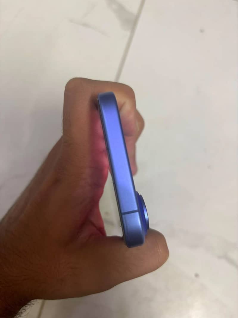 Apple iPhone 16 6