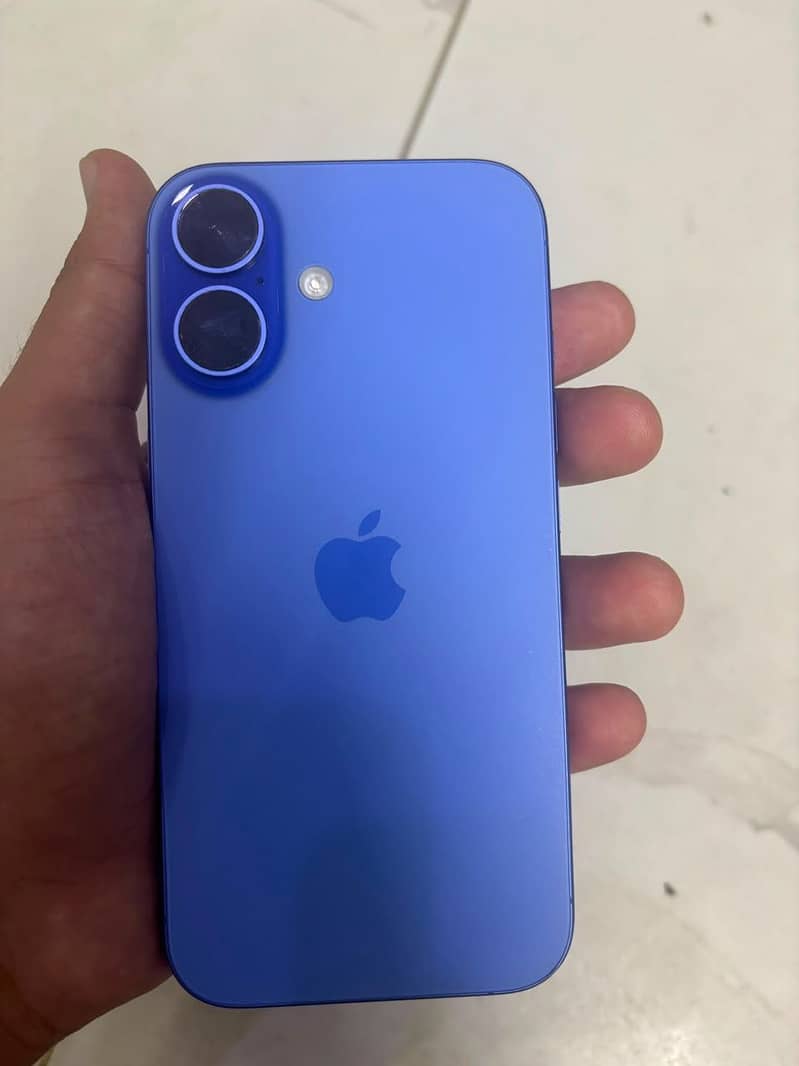 Apple iPhone 16 7