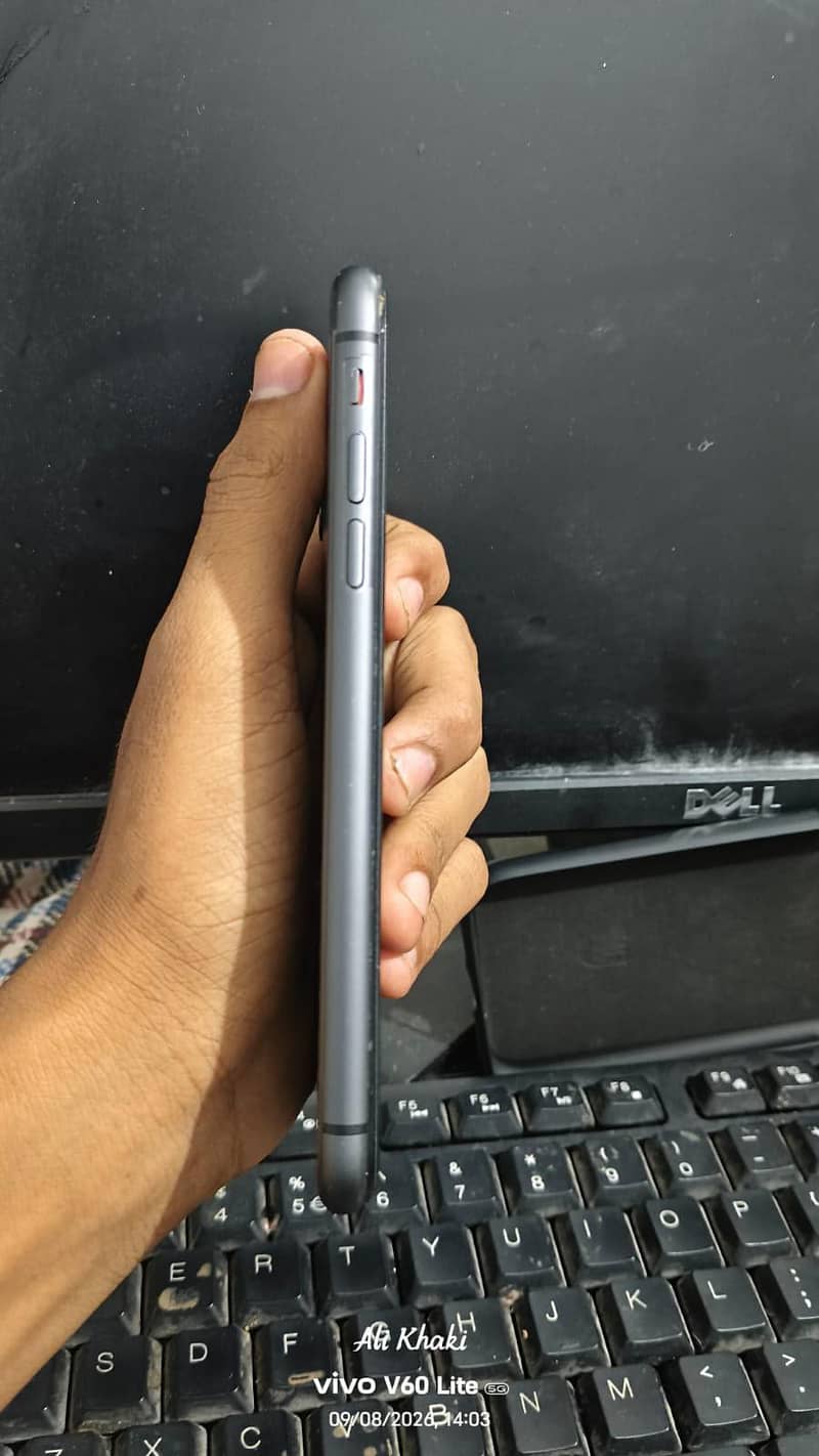 Apple iPhone 11 4