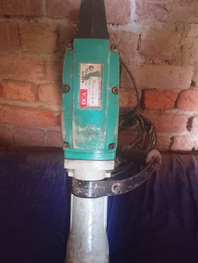 bohat achi chalti hai Hilti hammering machine hai barti DCA ki