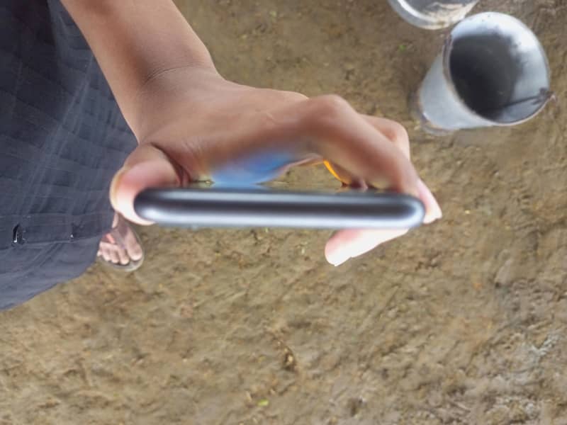 Apple iPhone 11 0