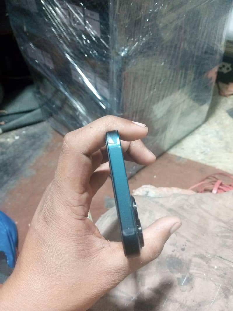 Apple iPhone 13 1