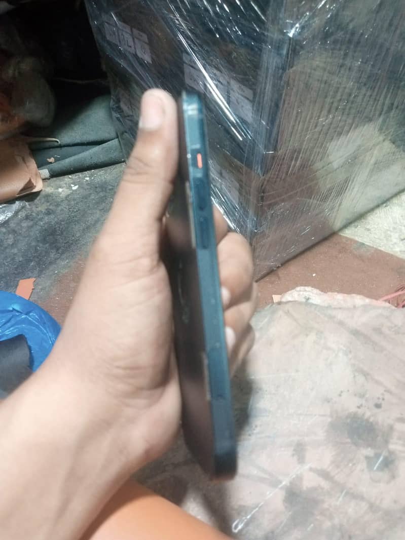 Apple iPhone 13 3