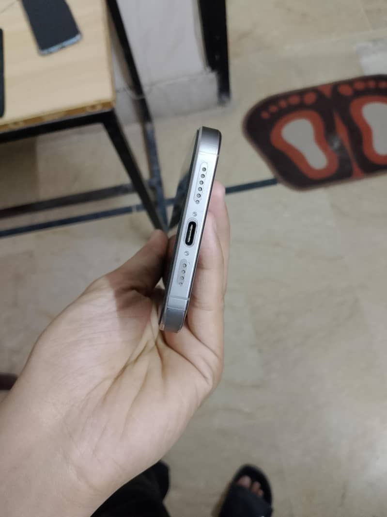 iphone 15 pro max 4