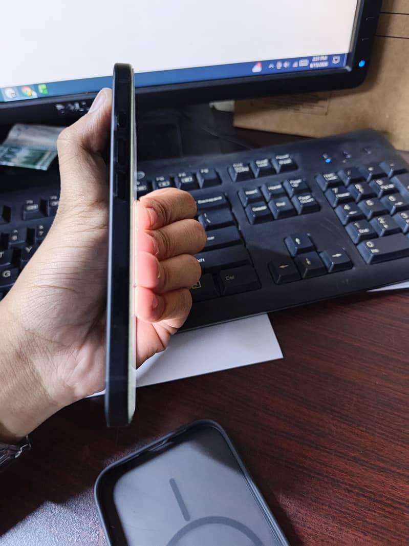 Apple iPhone 16 3