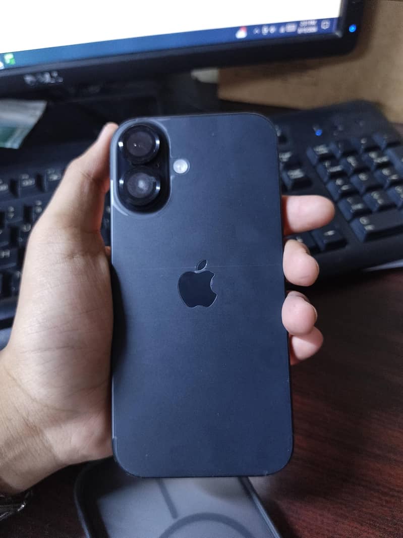 Apple iPhone 16 5